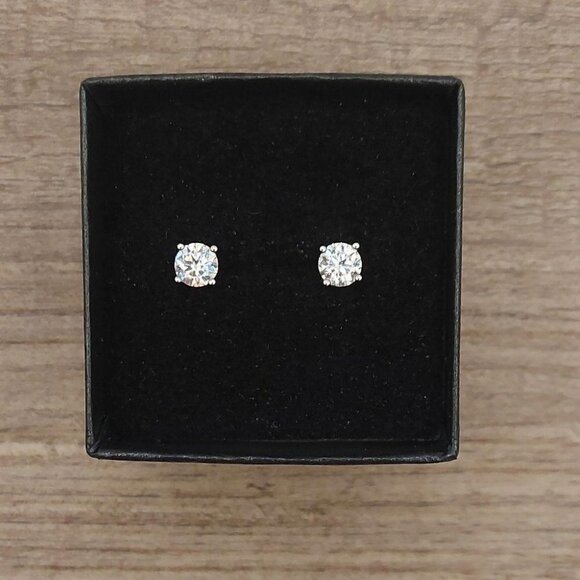 0.5 Carat Moissanite 925 Silver Sterling Simple Silver Stud Earrings - Picture 1 of 7